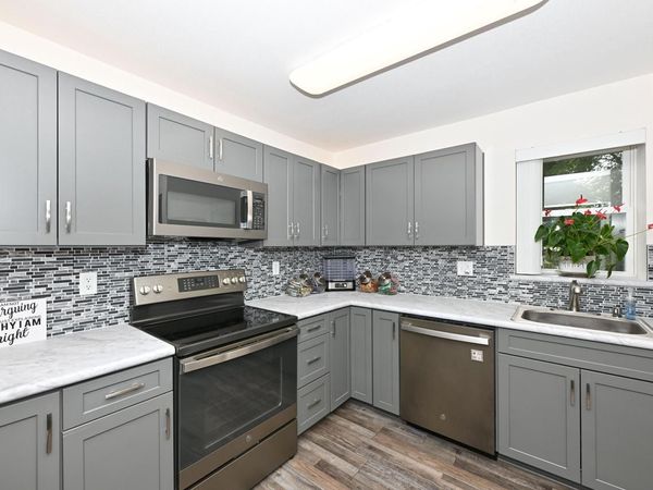 105 Roberts ROAD, Dousman, WI 53118