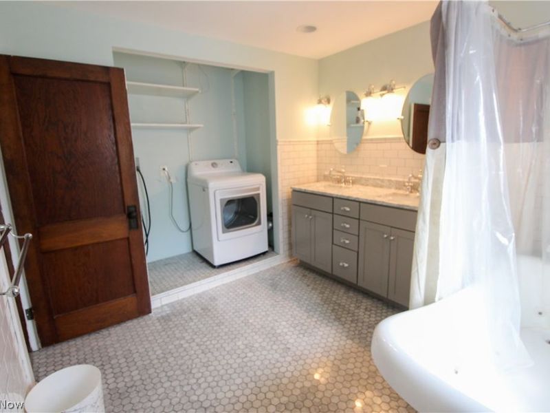 543 W Maple Street , North Canton, OH 44720 Photo 18