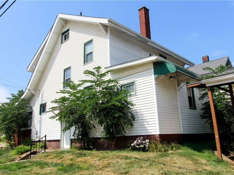 543 W Maple Street , North Canton, OH 44720 Photo 2