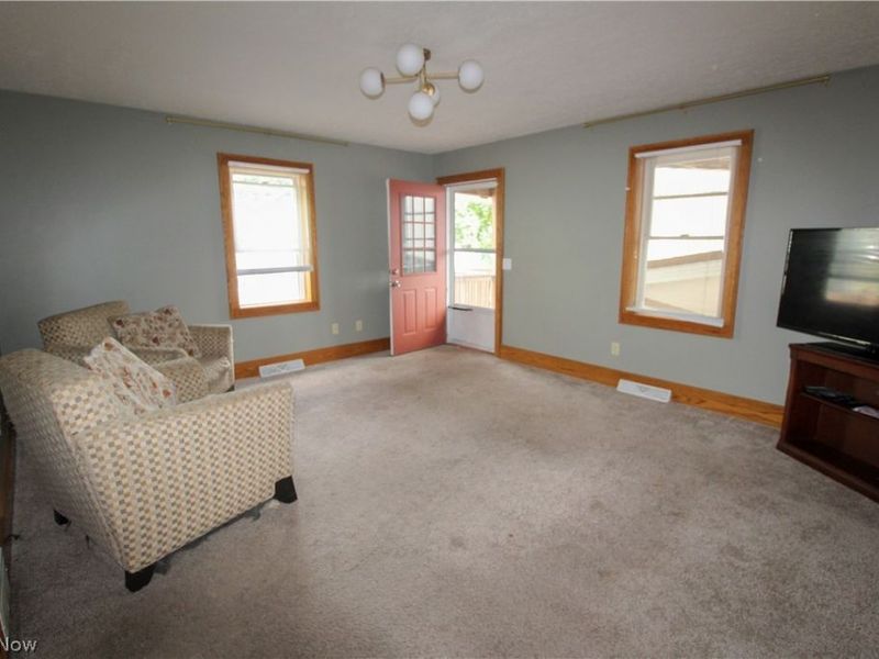 543 W Maple Street , North Canton, OH 44720 Photo 5