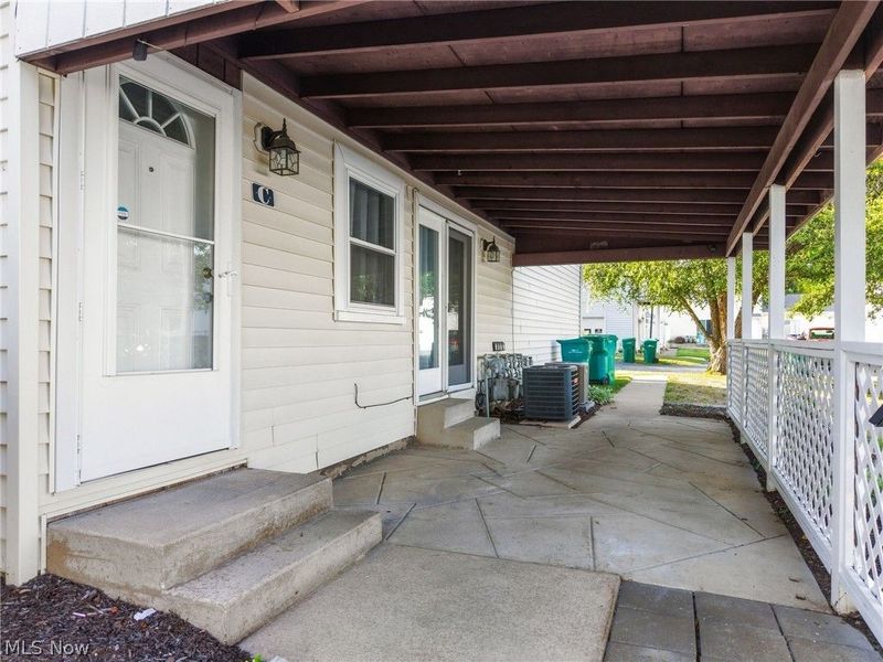 2547 Royal County Down , Unit C, Uniontown, OH 44685 Photo 2