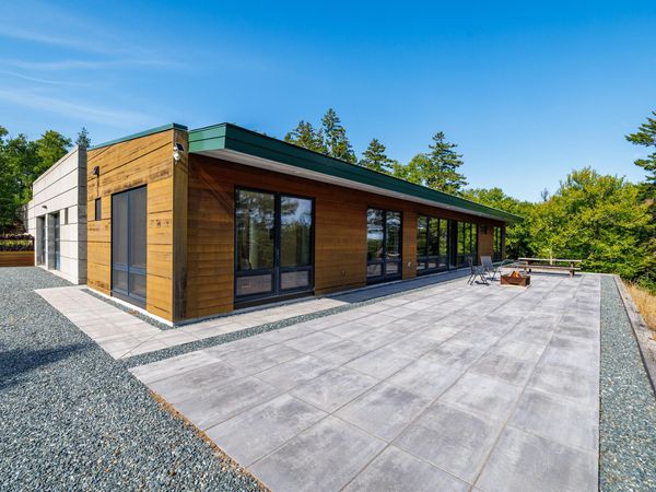 40 Point Road , Brooksville, ME 04642