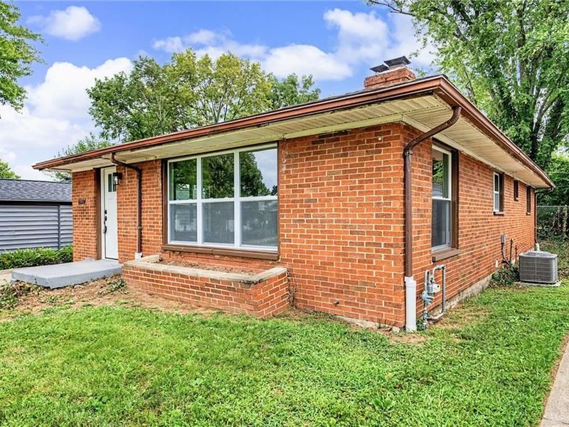 804 Oakleaf Drive, Dayton, OH 45417 Photo 2