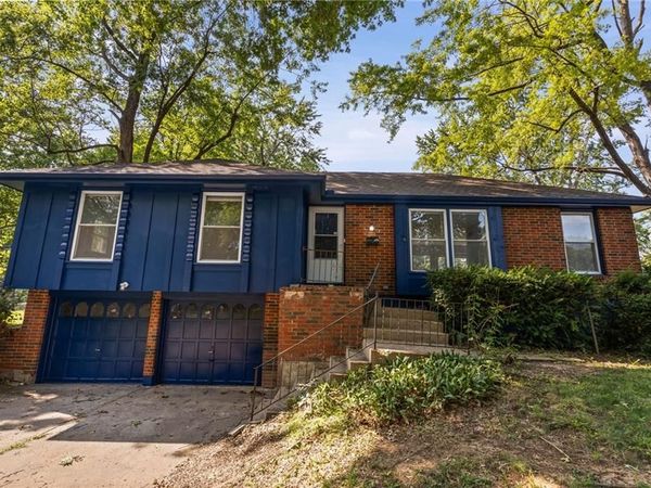11038 Greenwood Road, Kansas City, MO 64134