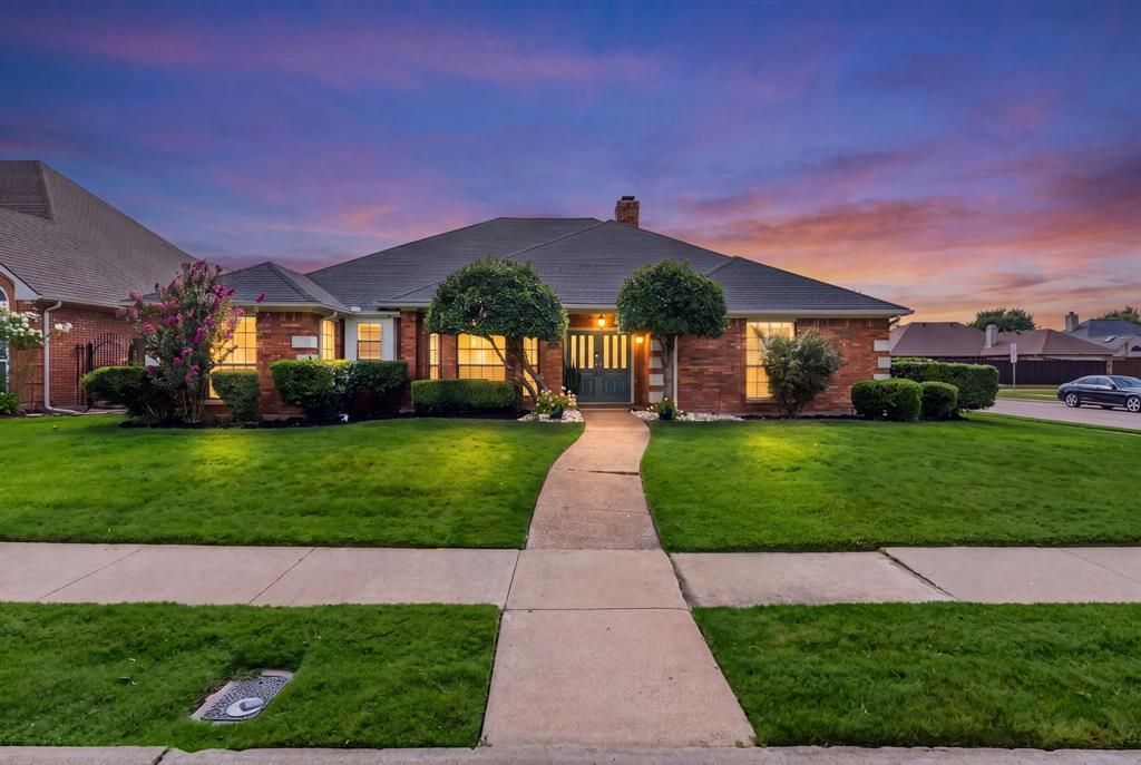 9021 Silverdollar Trail, Irving, TX 75063 Main Photo