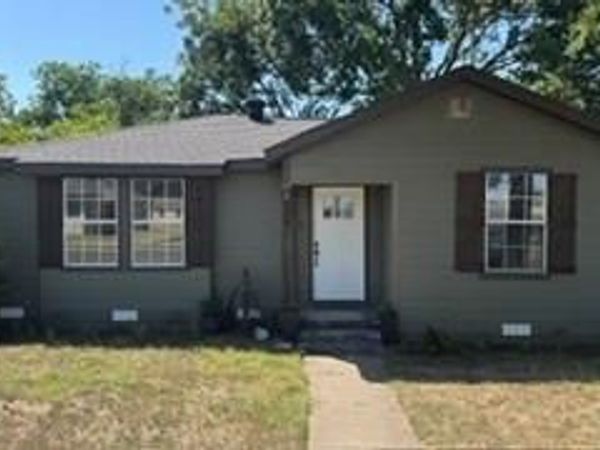 821 College Street, Cleburne, TX 76033