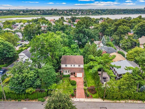 3850 Hillcrest Avenue , Douglaston, NY 11363