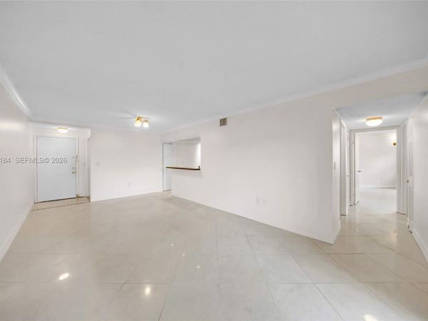 9405 Fontainebleau Blvd , Unit 112, Miami, FL 33172