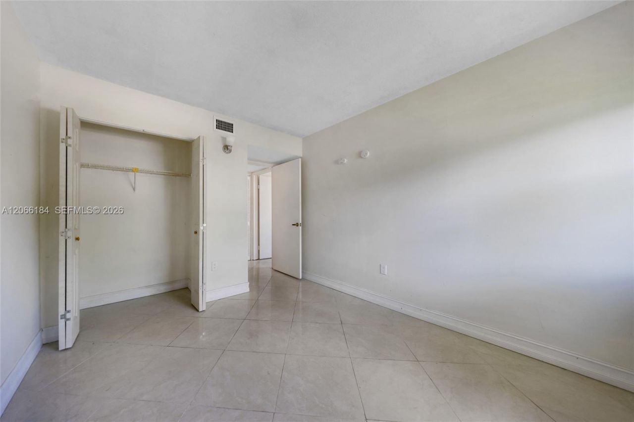9405 Fontainebleau Blvd, Unit 112, Miami, FL 33172 Photo