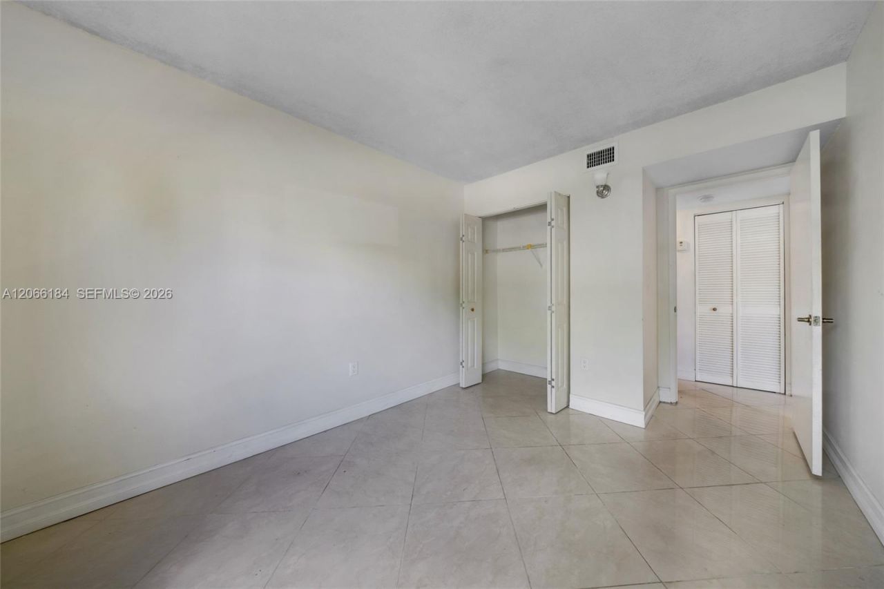 9405 Fontainebleau Blvd, Unit 112, Miami, FL 33172 Photo