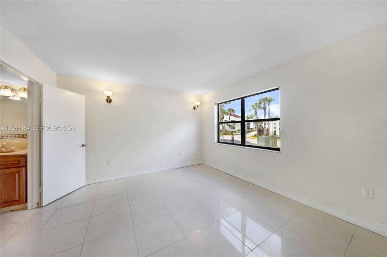 9405 Fontainebleau Blvd, Unit 112, Miami, FL 33172 Photo