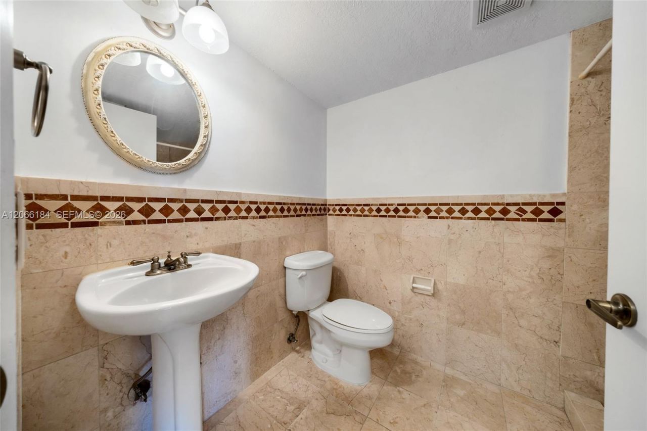 9405 Fontainebleau Blvd, Unit 112, Miami, FL 33172 Photo