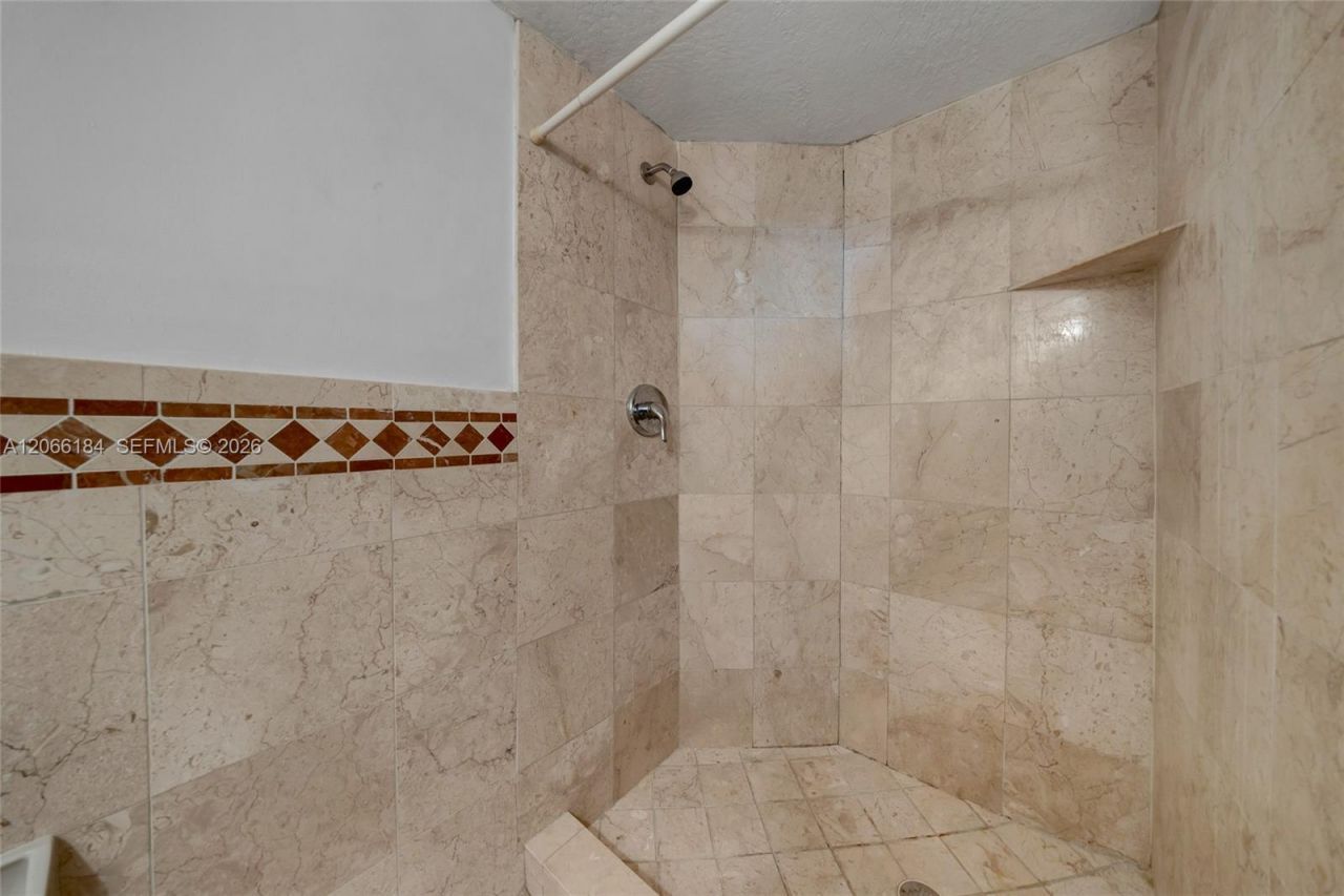 9405 Fontainebleau Blvd, Unit 112, Miami, FL 33172 Photo