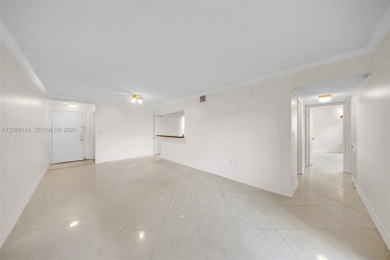 9405 Fontainebleau Blvd, Unit 112, Miami, FL 33172 Photo