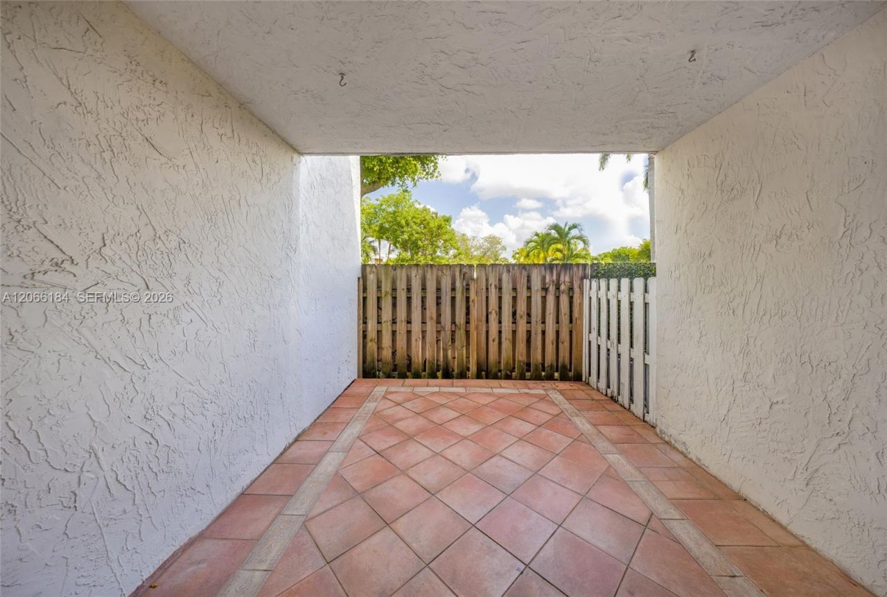 9405 Fontainebleau Blvd, Unit 112, Miami, FL 33172 Photo
