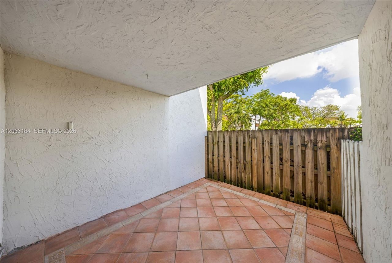 9405 Fontainebleau Blvd, Unit 112, Miami, FL 33172 Photo