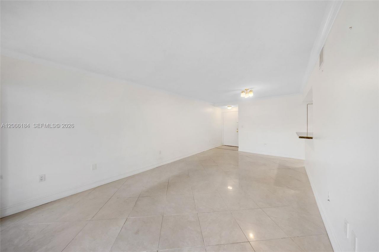 9405 Fontainebleau Blvd, Unit 112, Miami, FL 33172 Photo