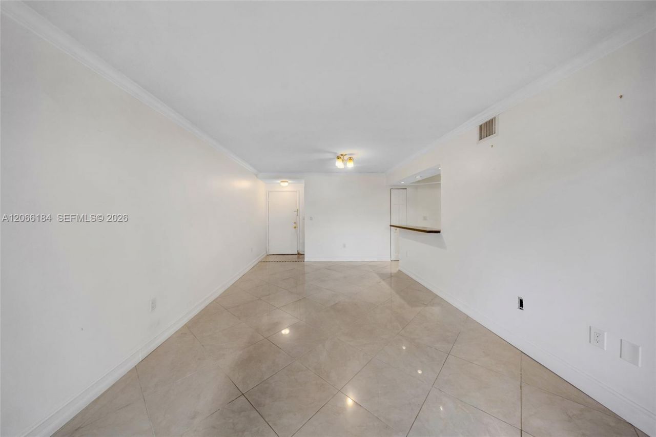 9405 Fontainebleau Blvd, Unit 112, Miami, FL 33172 Photo