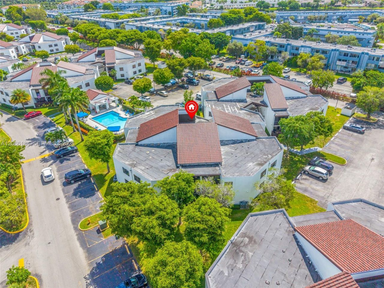 9405 Fontainebleau Blvd, Unit 112, Miami, FL 33172 Photo
