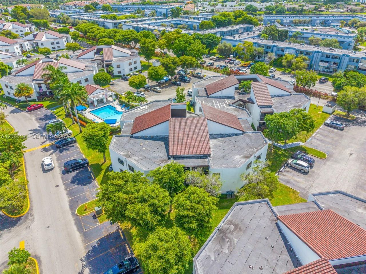 9405 Fontainebleau Blvd, Unit 112, Miami, FL 33172 Photo