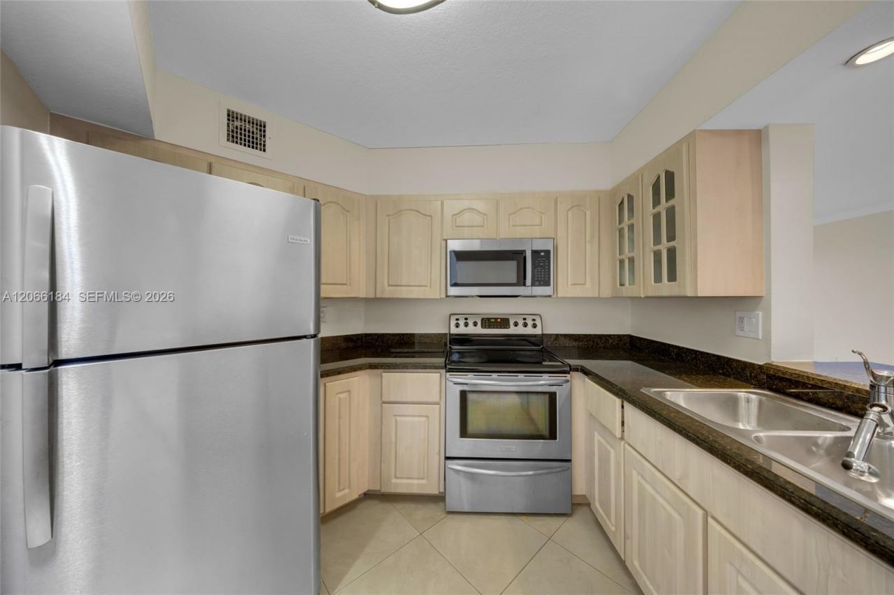 9405 Fontainebleau Blvd, Unit 112, Miami, FL 33172 Photo