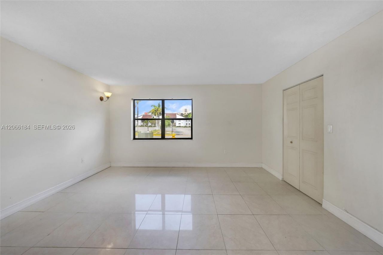 9405 Fontainebleau Blvd, Unit 112, Miami, FL 33172 Photo