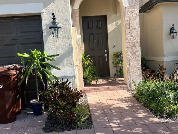 3382 W 112th St , Hialeah, FL 33018