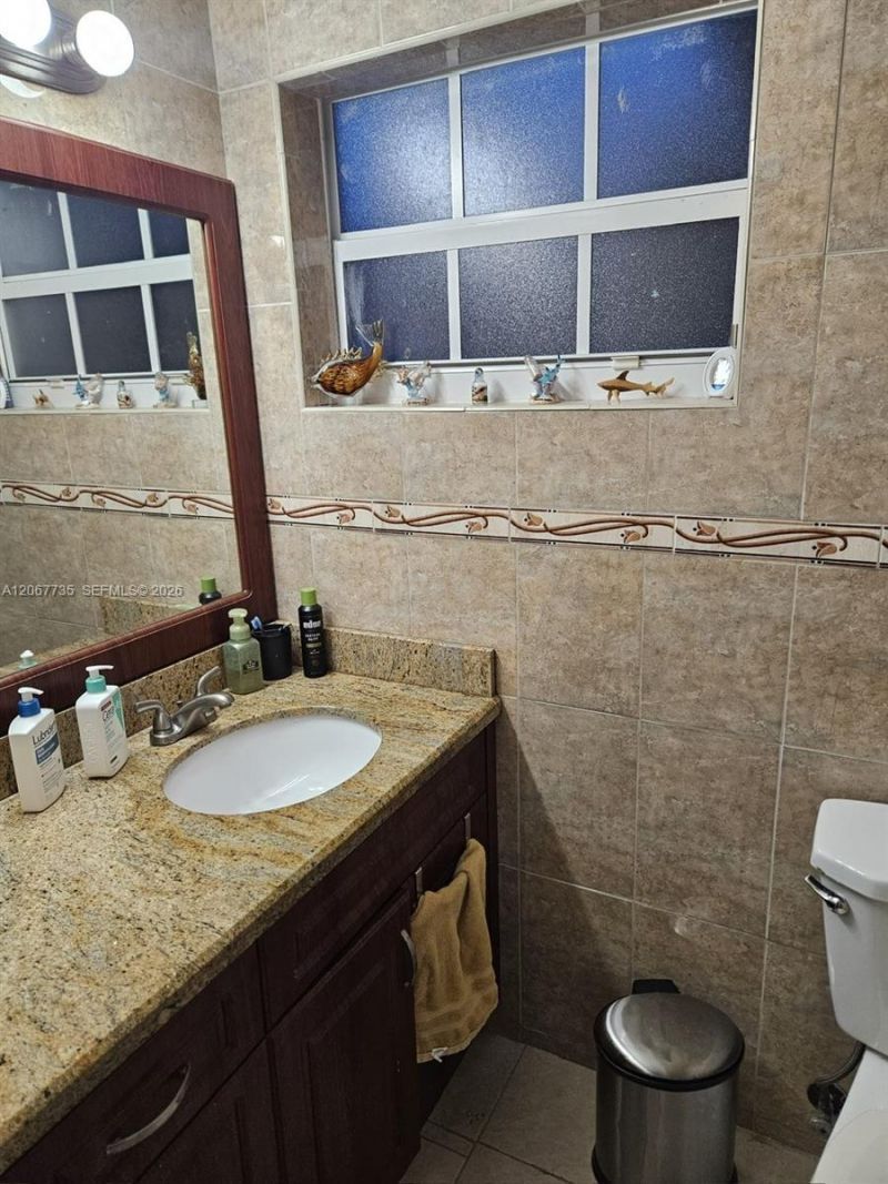 695 W 76th St, Hialeah, FL 33014 Photo