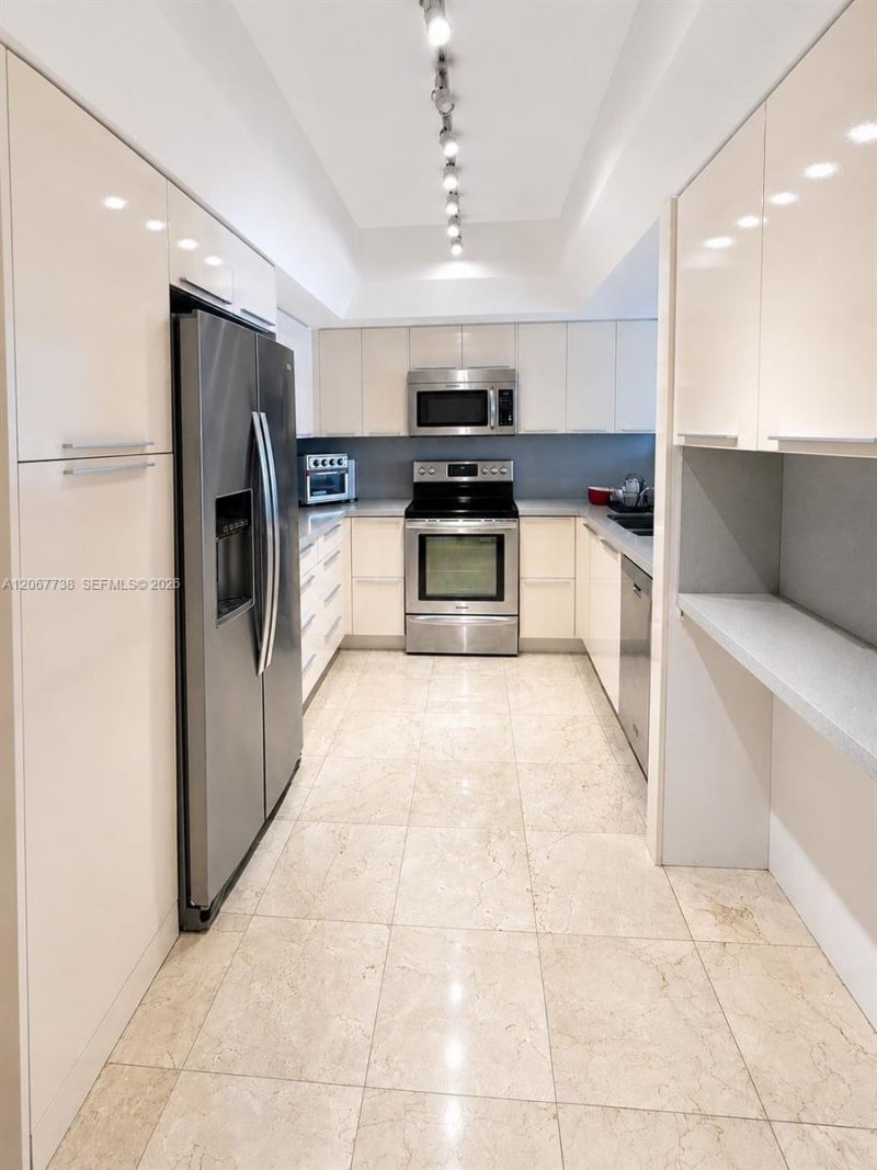 520 Brickell Key Dr, Unit A1710, Miami, FL 33131 Photo