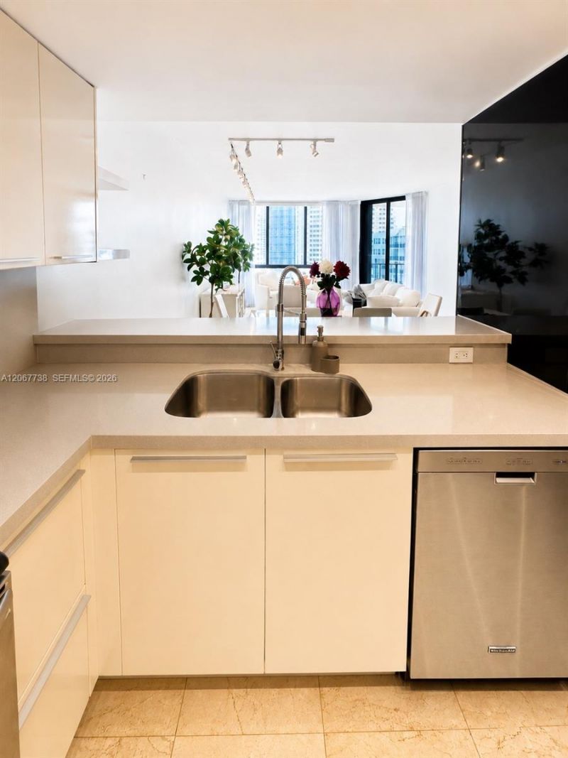 520 Brickell Key Dr, Unit A1710, Miami, FL 33131 Photo