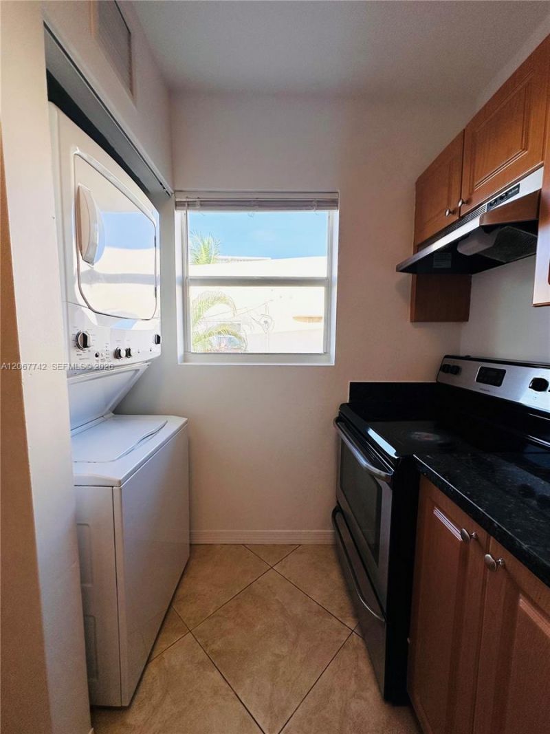 946 Bay Dr , Unit 12, Miami Beach, FL 33141 Photo