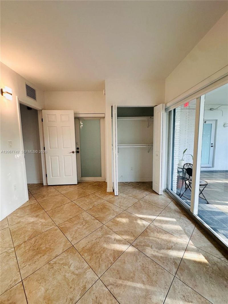 946 Bay Dr , Unit 12, Miami Beach, FL 33141 Photo
