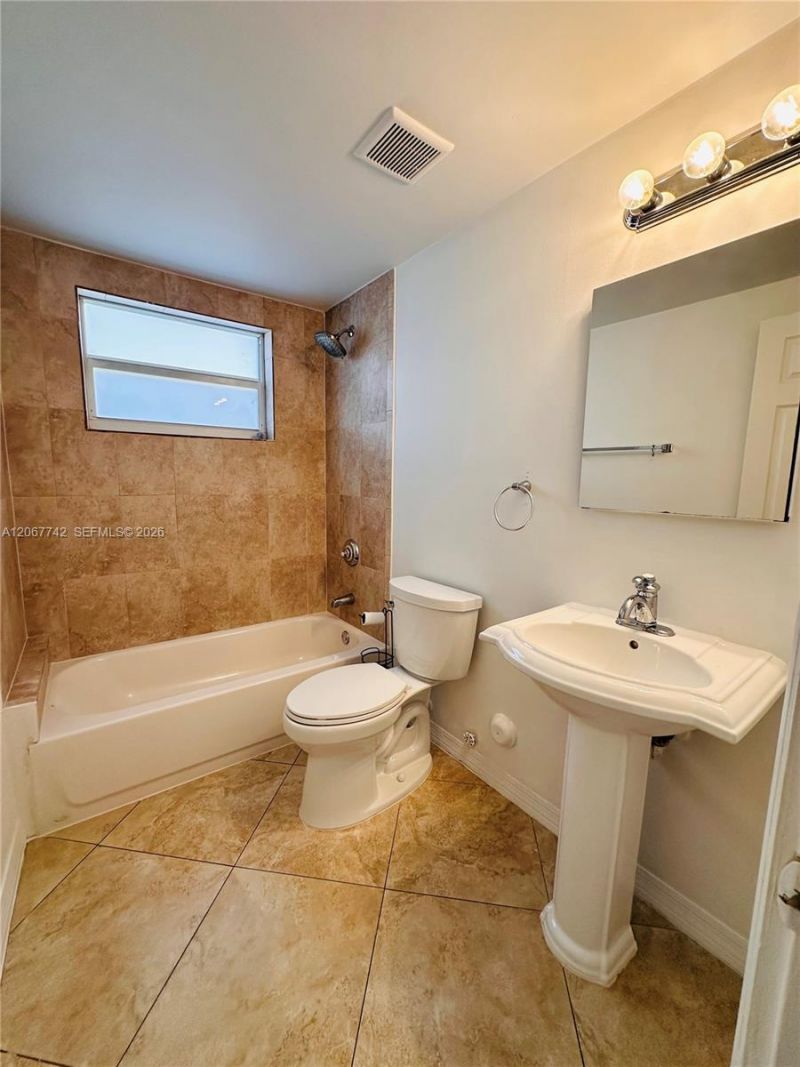 946 Bay Dr , Unit 12, Miami Beach, FL 33141 Photo