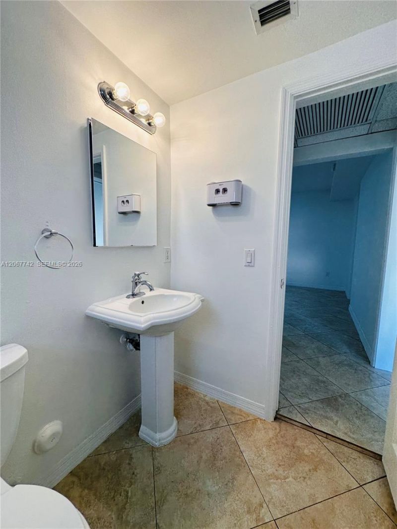 946 Bay Dr , Unit 12, Miami Beach, FL 33141 Photo