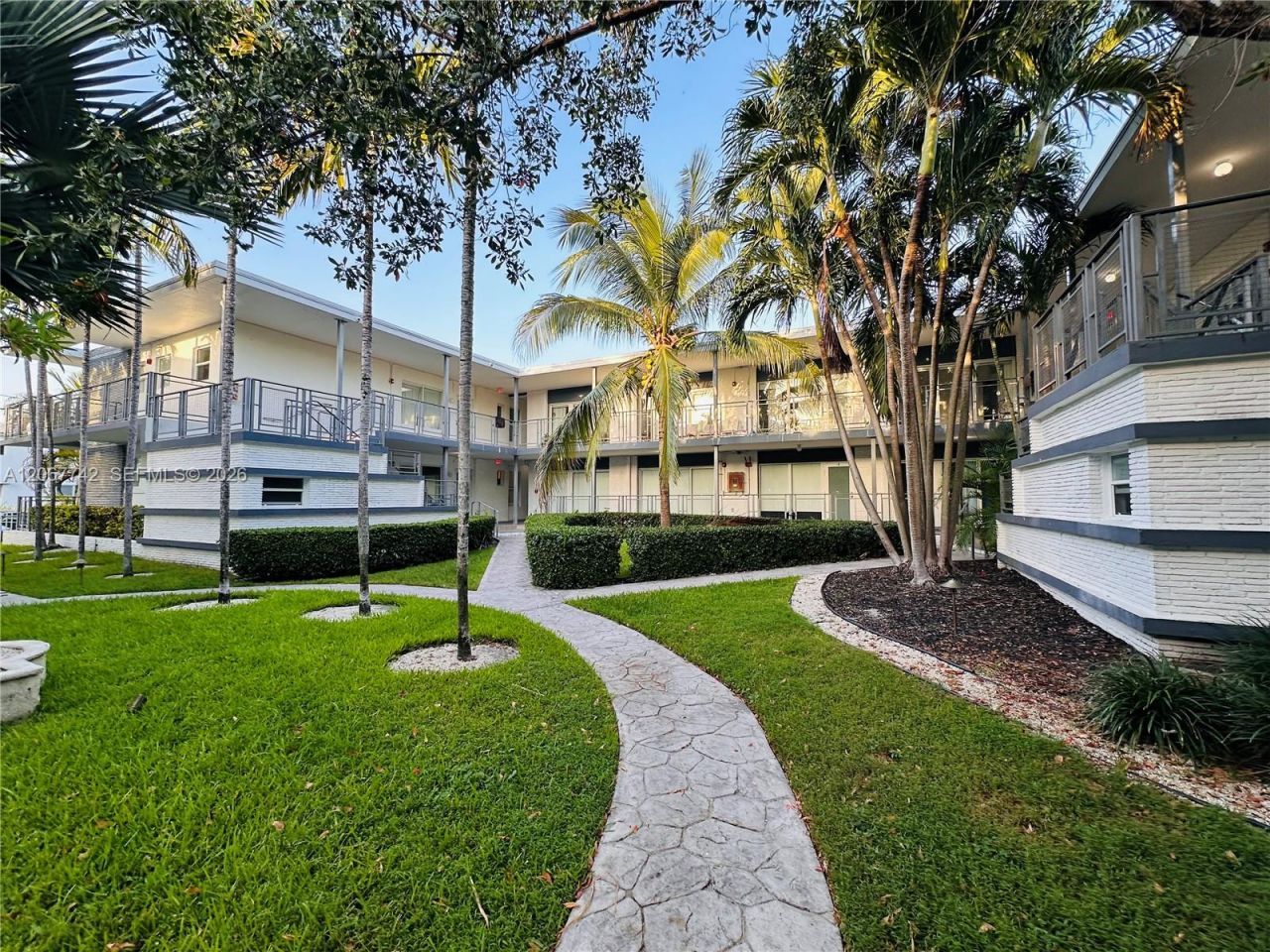 946 Bay Dr , Unit 12, Miami Beach, FL 33141 Photo