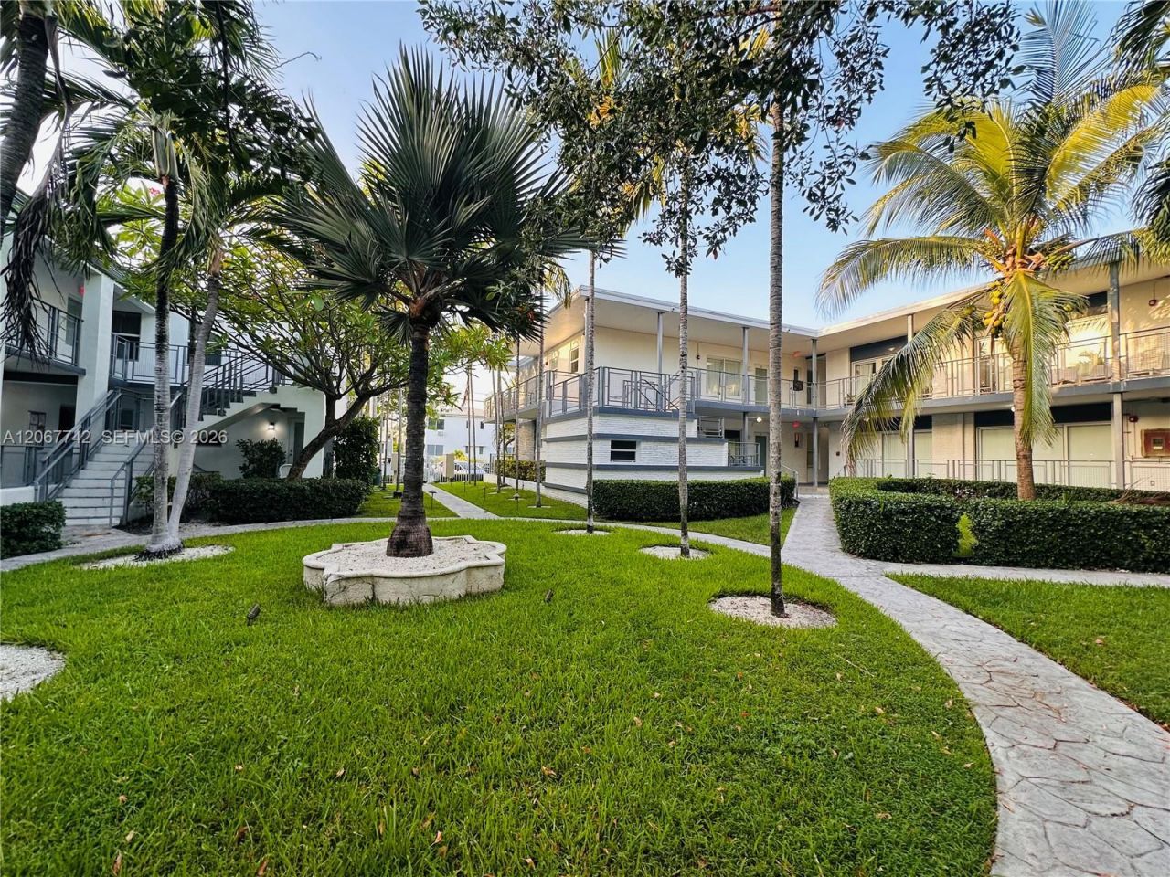 946 Bay Dr , Unit 12, Miami Beach, FL 33141 Photo