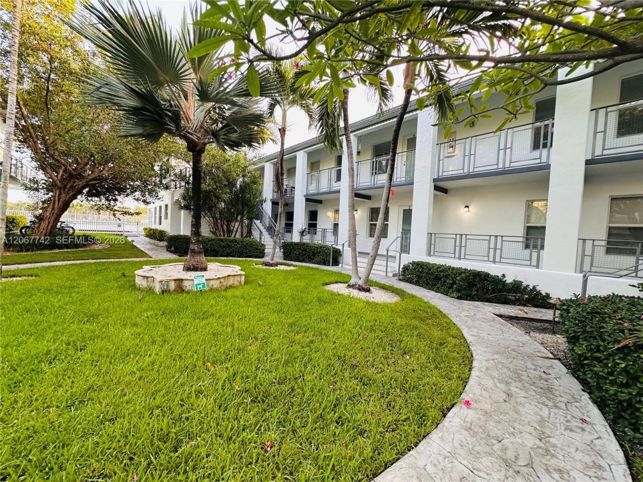 946 Bay Dr , Unit 12, Miami Beach, FL 33141 Photo