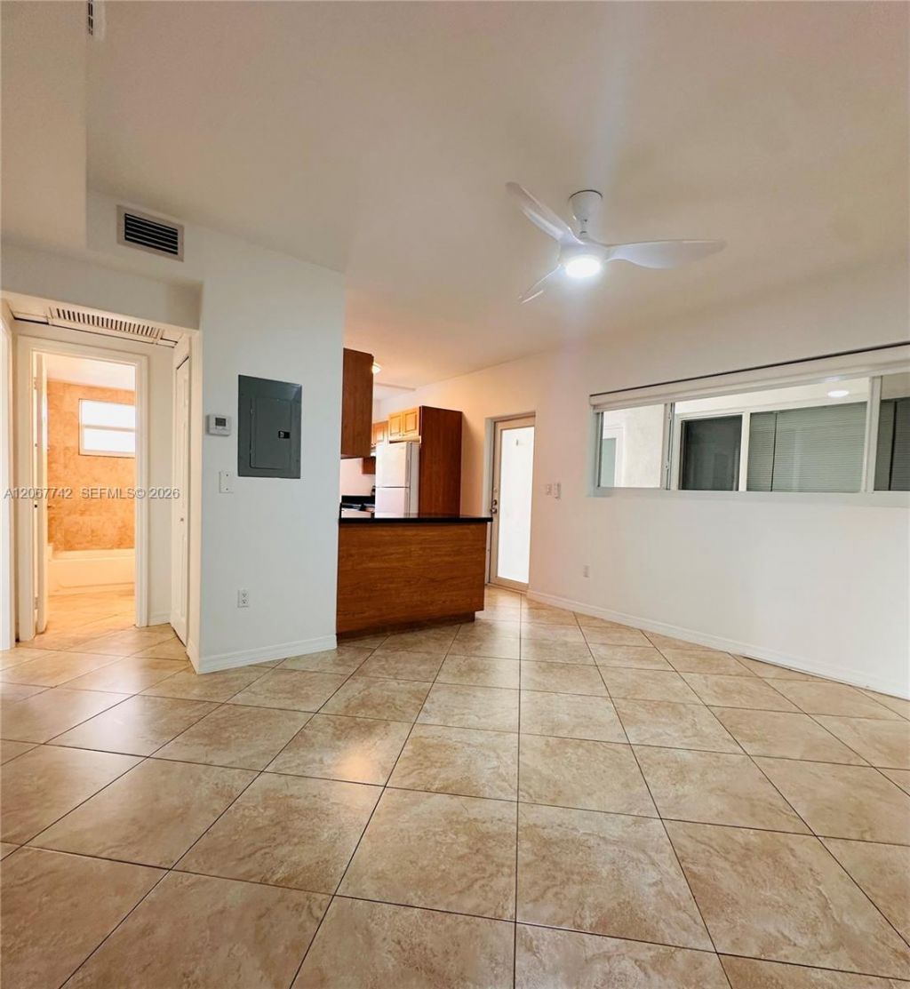 946 Bay Dr , Unit 12, Miami Beach, FL 33141 Photo