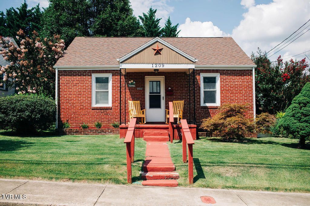 1209 Anderson Street, Bristol, TN 37620 Main Photo