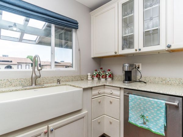 5232 W ONYX Avenue, Glendale, AZ 85302