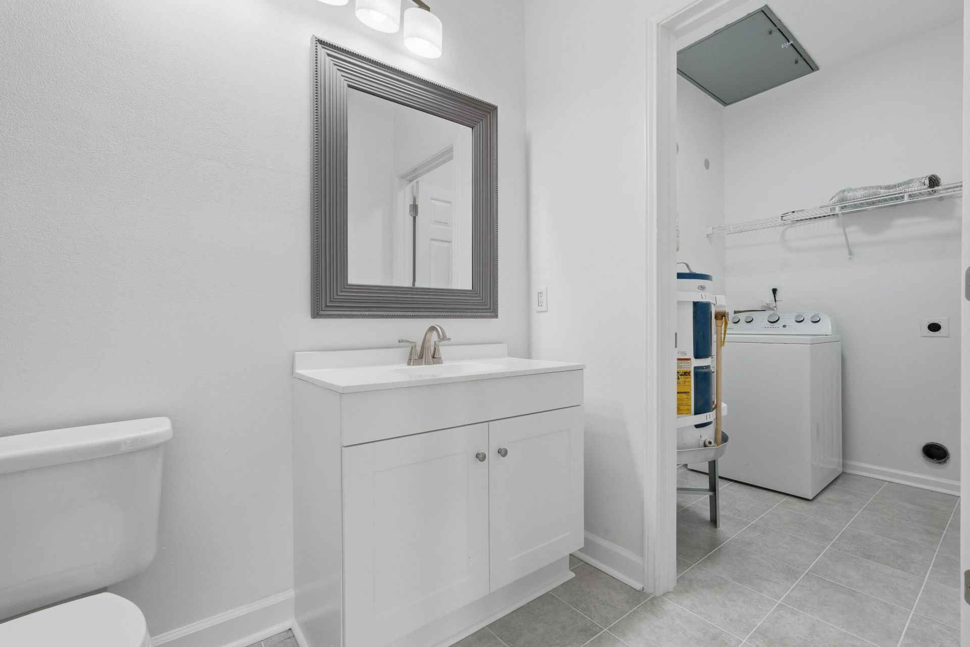2133 Chatelain Way Photo 23