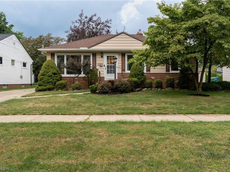 6300 Mandalay Drive, Parma Heights, OH 44130 Photo 1