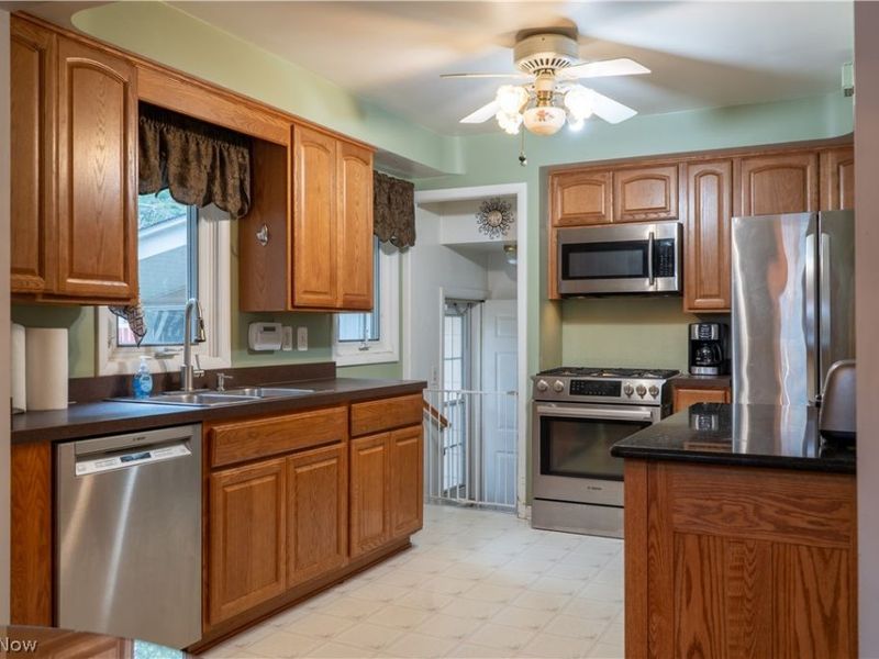 6300 Mandalay Drive, Parma Heights, OH 44130 Photo 11