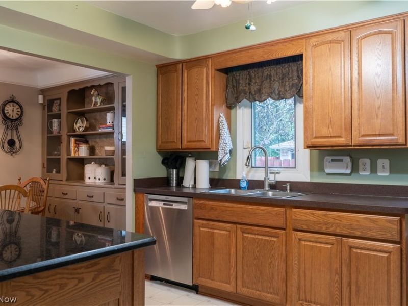 6300 Mandalay Drive, Parma Heights, OH 44130 Photo 12