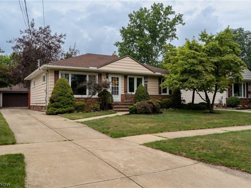 6300 Mandalay Drive, Parma Heights, OH 44130 Photo 3