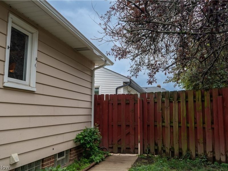 6300 Mandalay Drive, Parma Heights, OH 44130 Photo 34