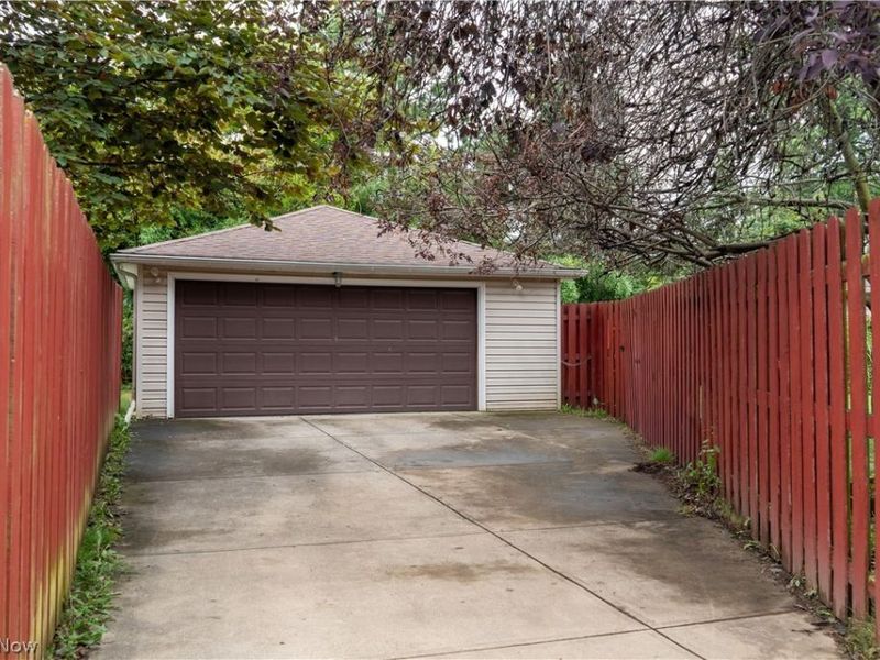 6300 Mandalay Drive, Parma Heights, OH 44130 Photo 4