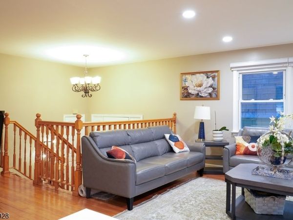 150 Farragut Ave, Middlesex, NJ 08846