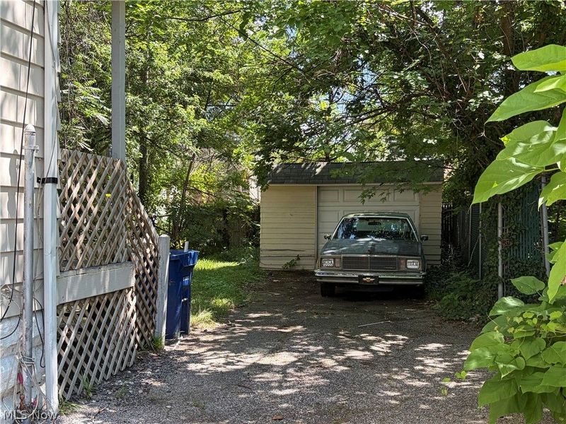 557 E 117th Street, Cleveland, OH 44108 Photo 13