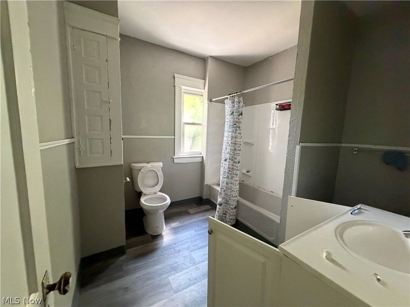 557 E 117th Street, Cleveland, OH 44108 Photo 4